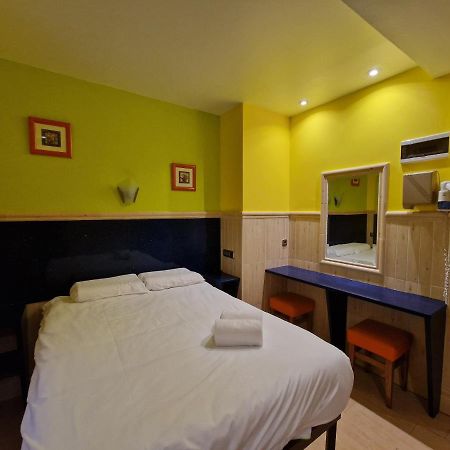 Pension Izar Bat Guesthouse San Sebastián Dış mekan fotoğraf