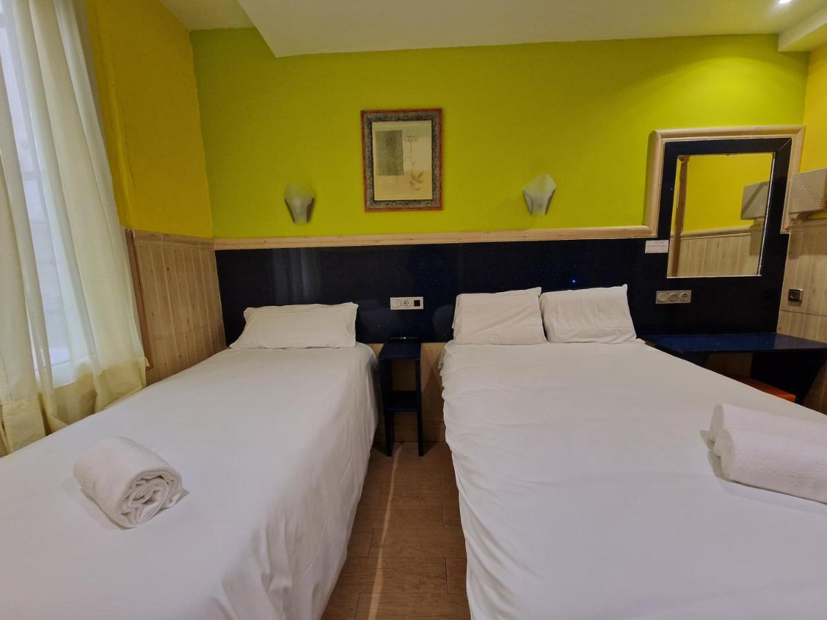 Pension Izar Bat Guesthouse San Sebastián Dış mekan fotoğraf