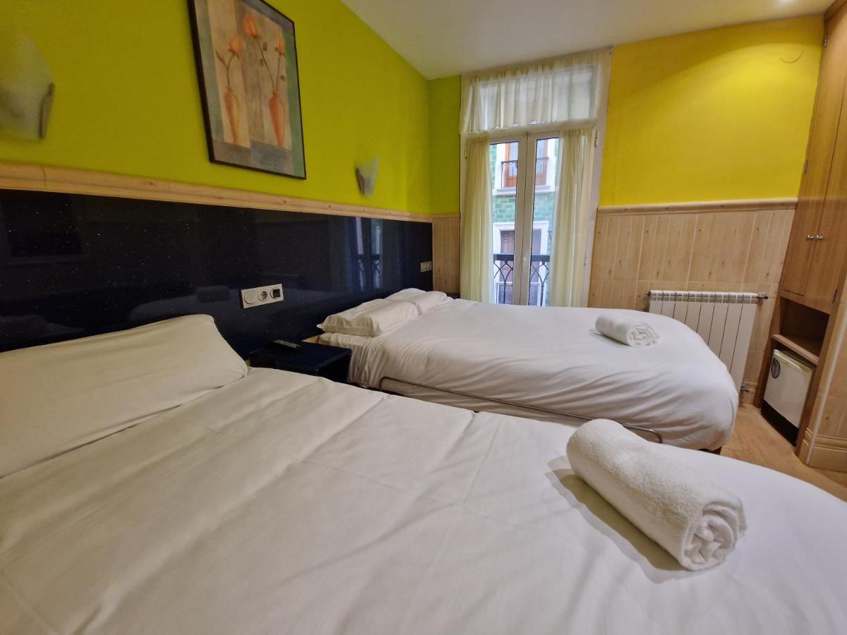 Pension Izar Bat Guesthouse San Sebastián Dış mekan fotoğraf